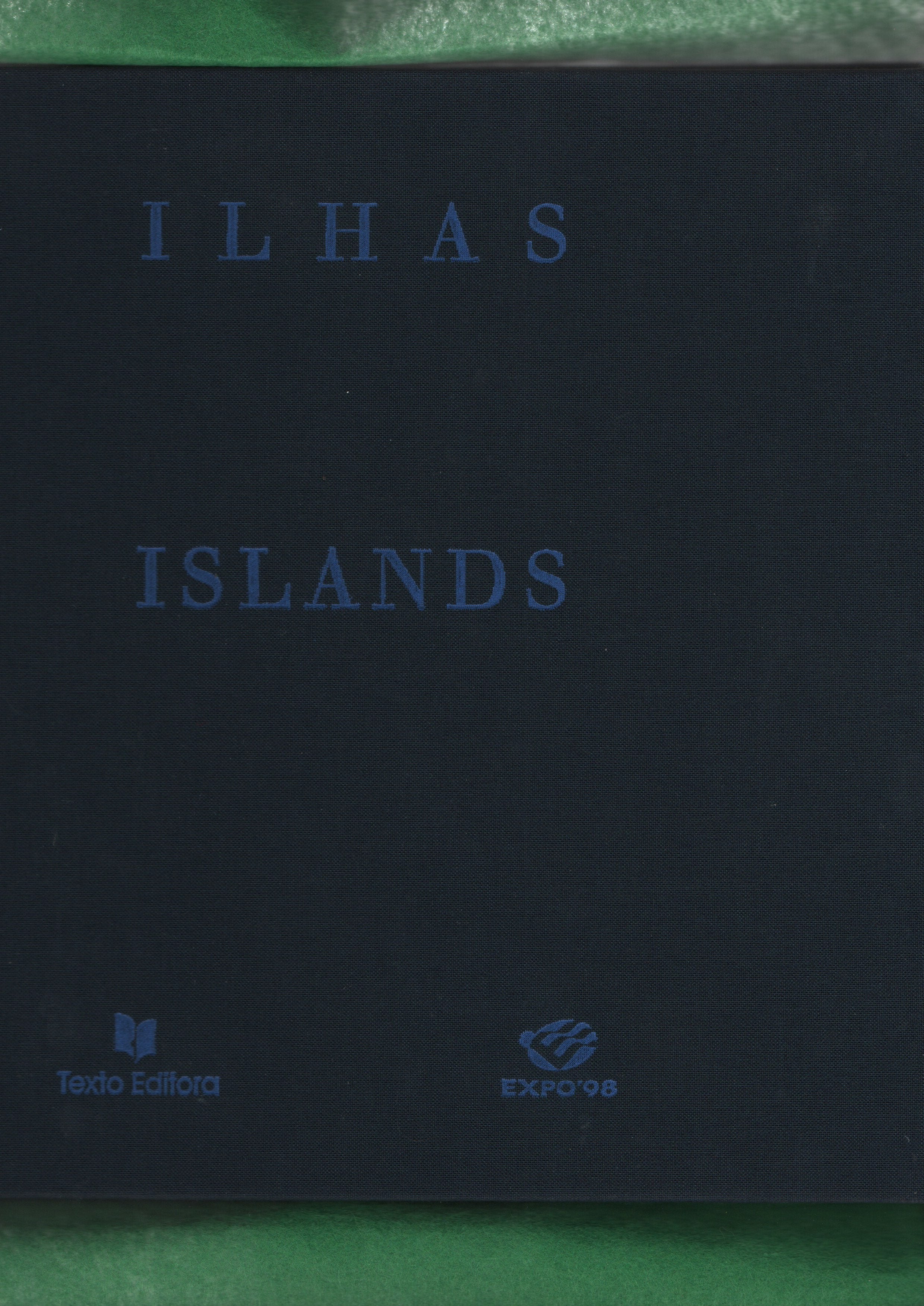 Ilhas / Islands: Selected Poems (1995)