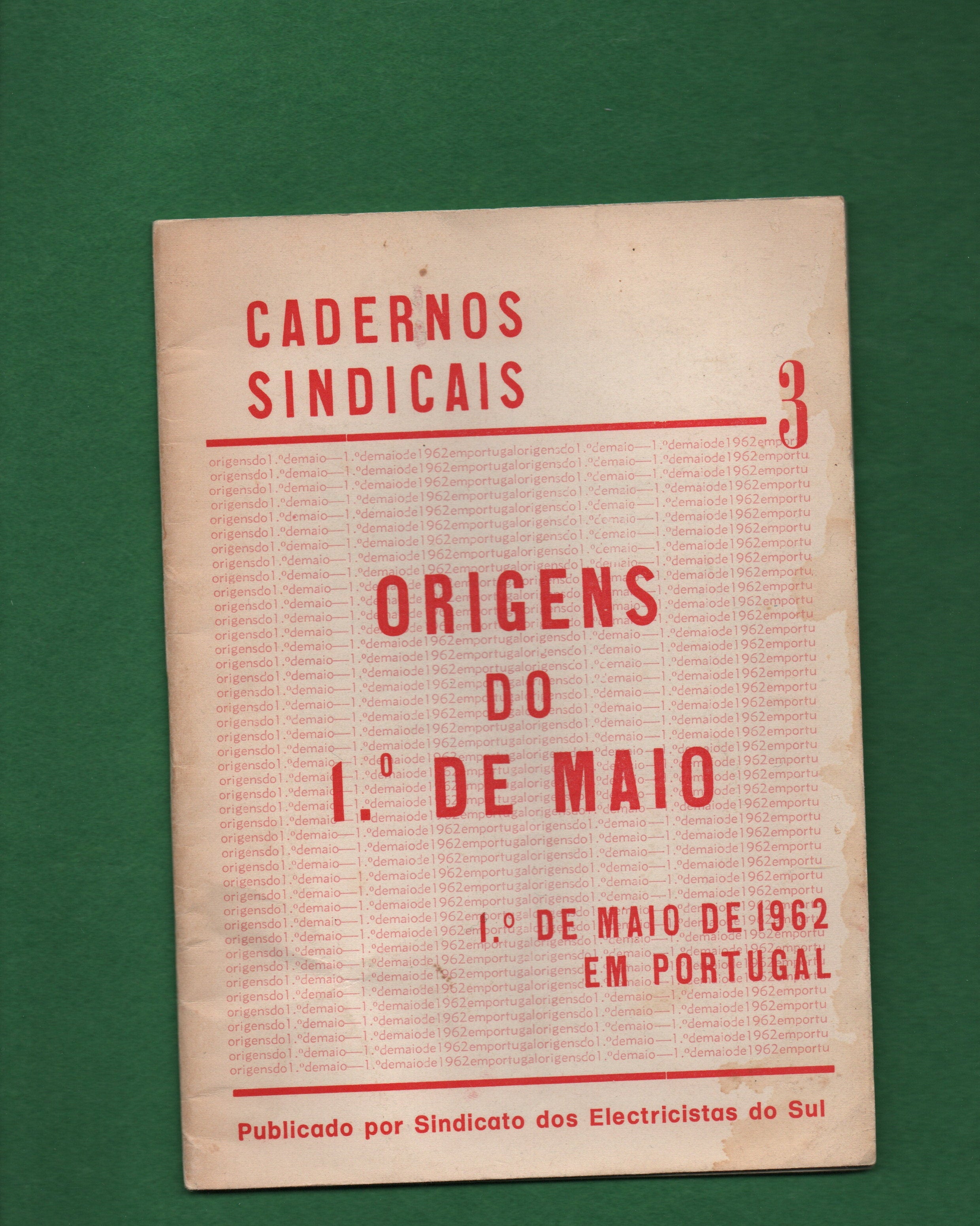 Booklet with red text on a beige background, titled 'CADERNOS SINDICAIS' 