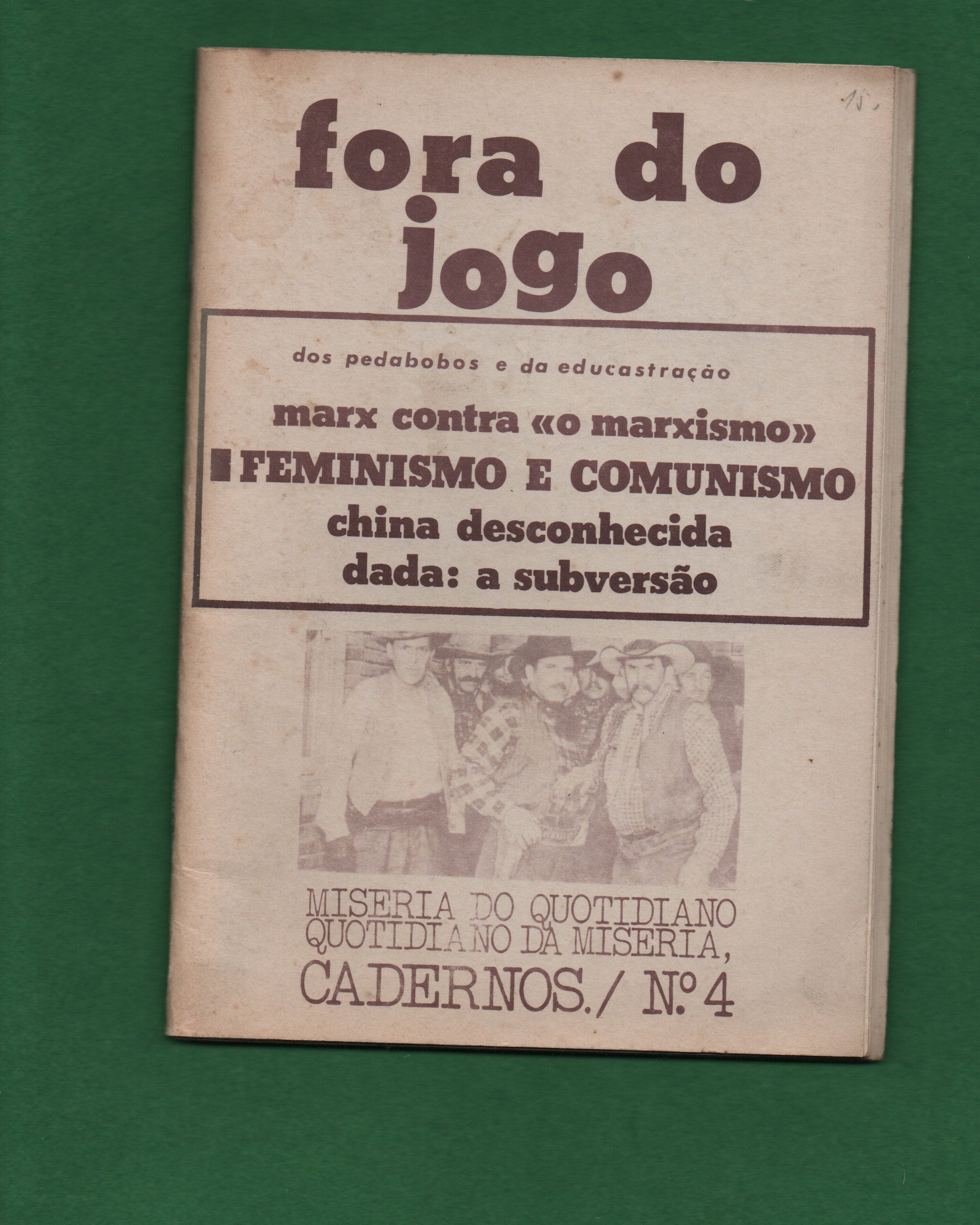 Cover of a booklet titled 'fora do jogo' with text and images on a green background