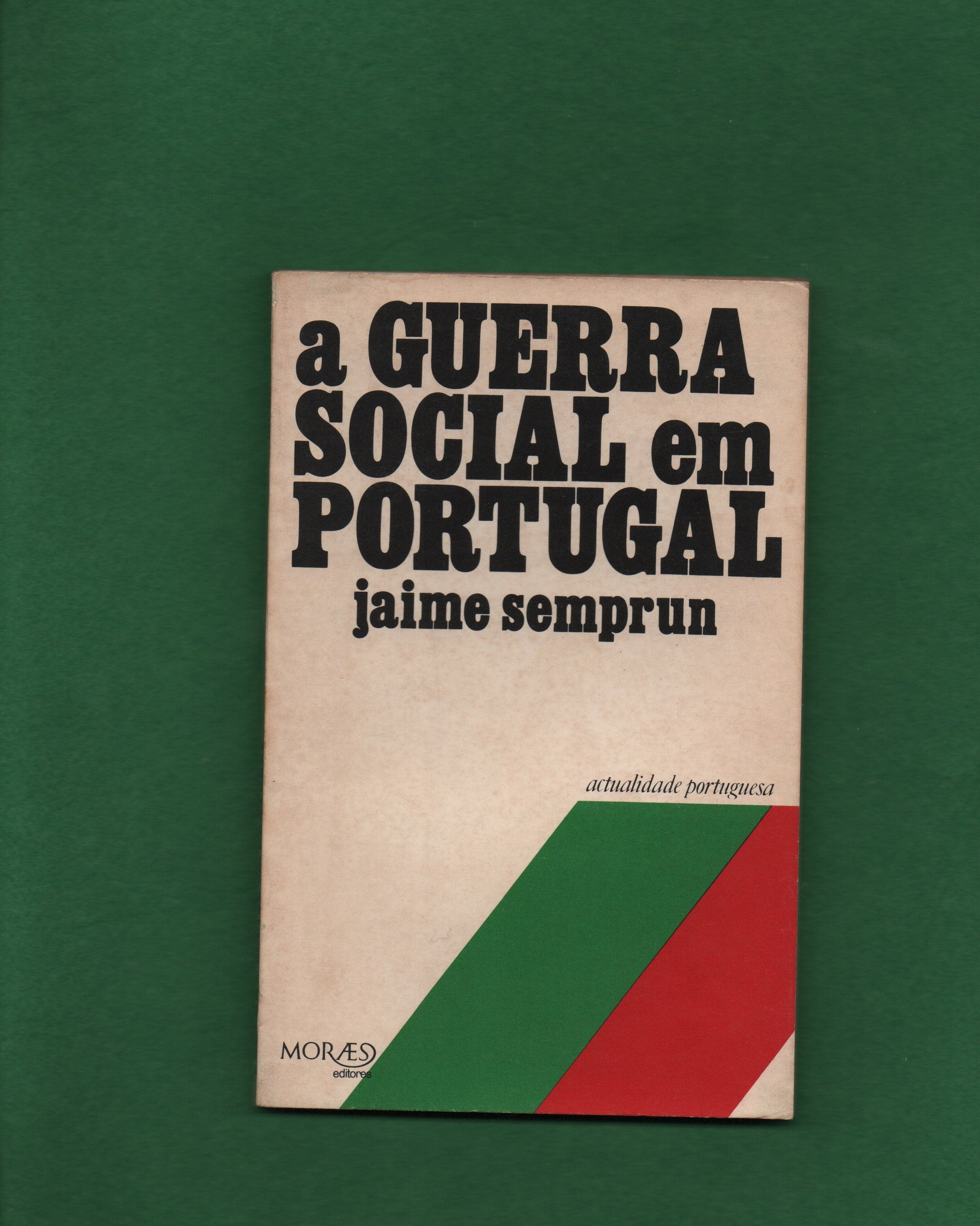 Book cover of 'A Guerra Social em Portugal' by Jaime Semprun on a green background