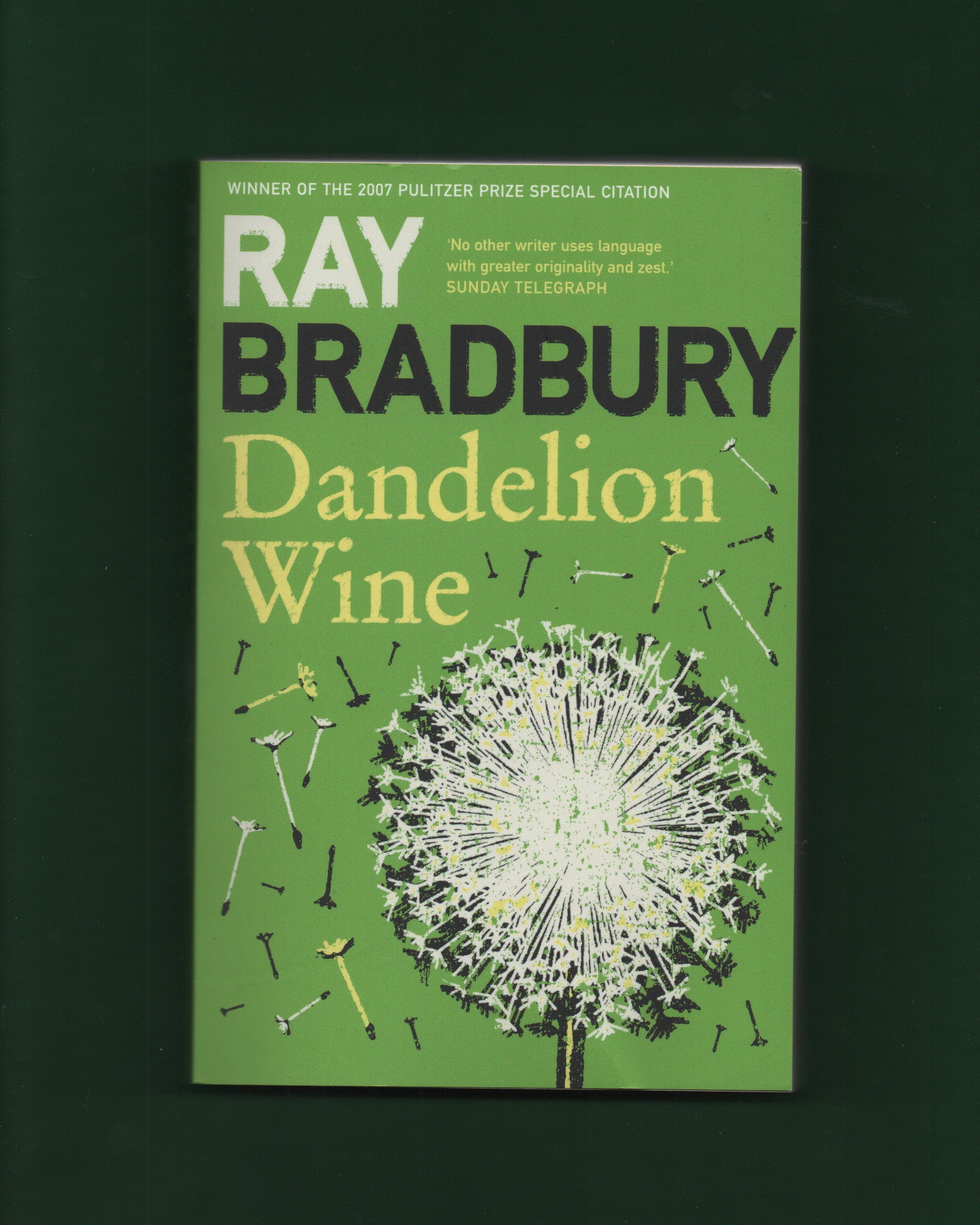 Book cover of 'Dandelion Wine' by Ray Bradbury with a green background and dandelion illustration.